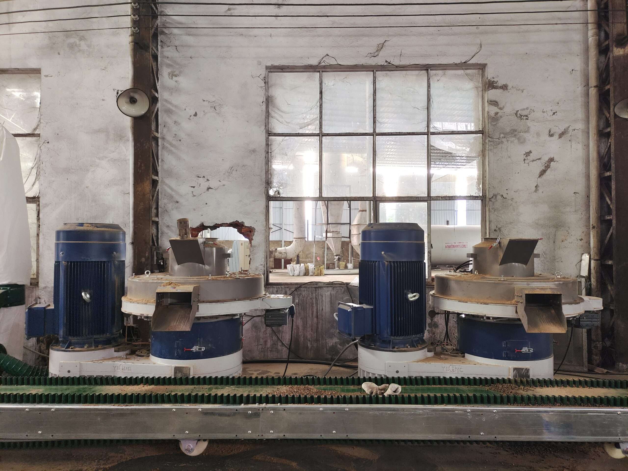 2台木屑颗；苁辈3-4吨