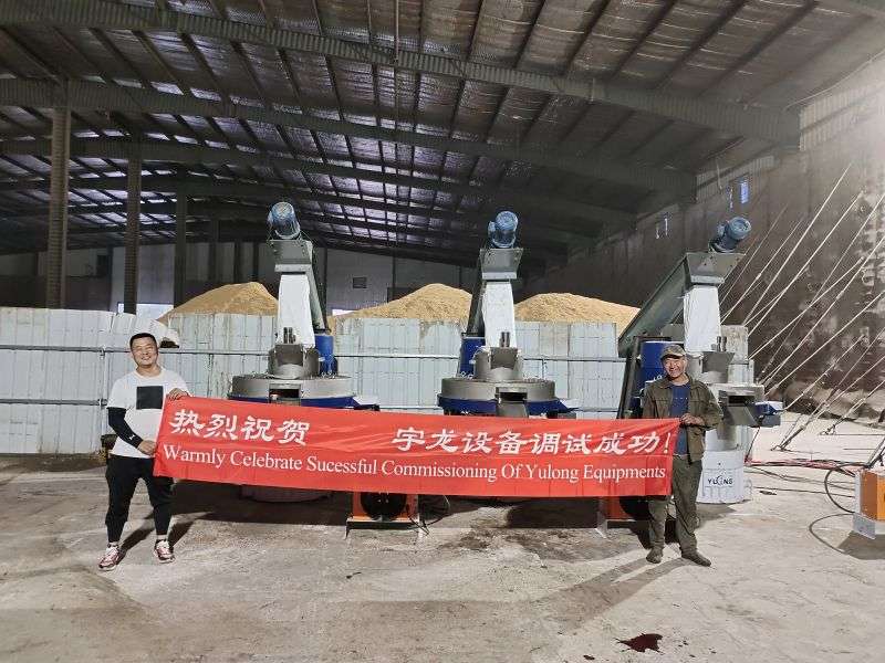 南宫ng28手艺员与客户合影