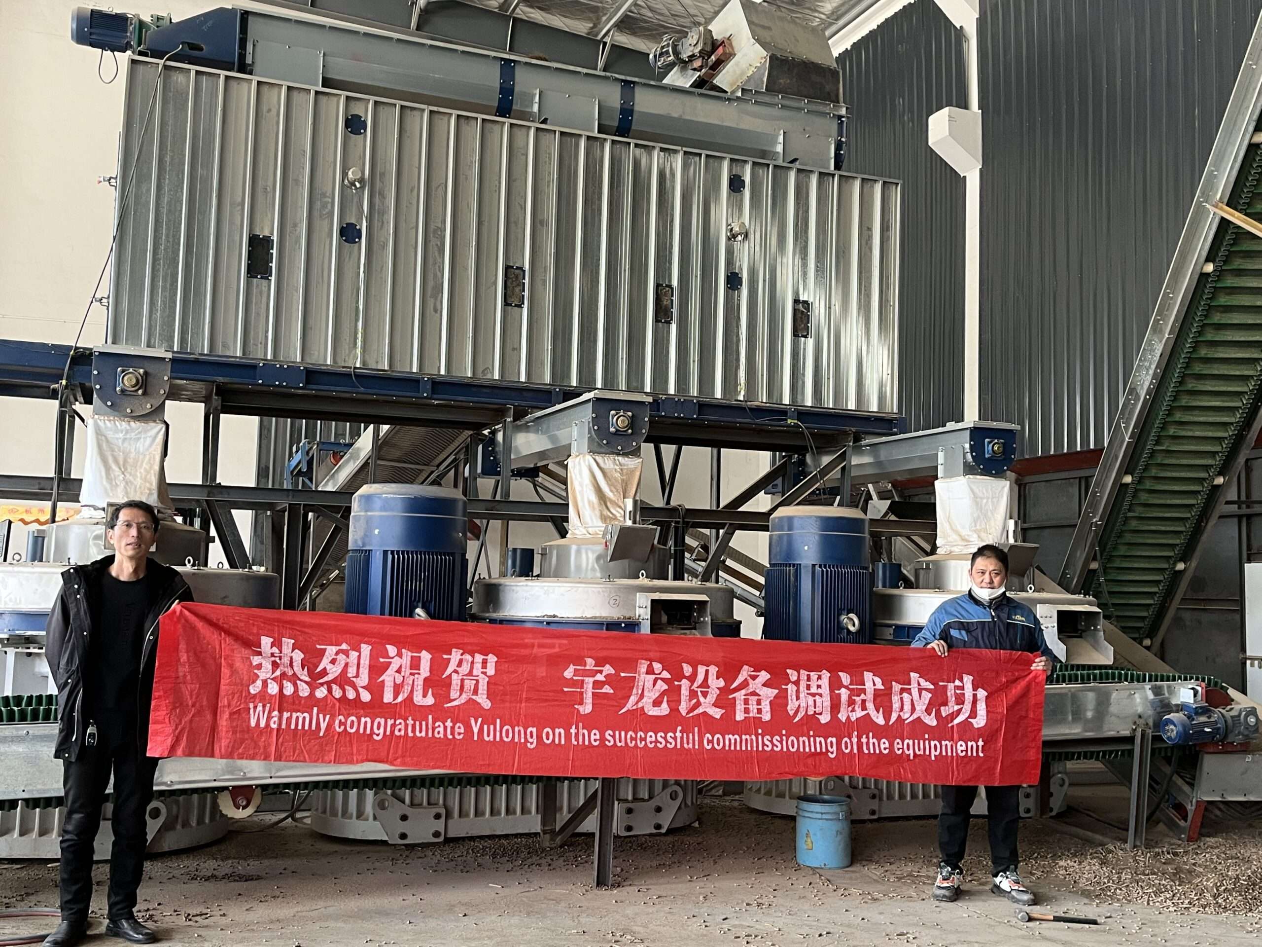 客户与手艺员合影留念